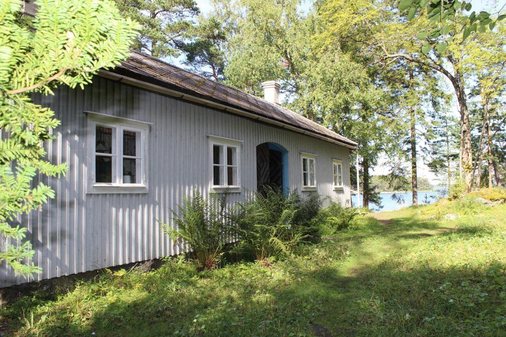Oivalan tila sijaitsee Helsingin Laajasalon edustalla Villingin saaressa.