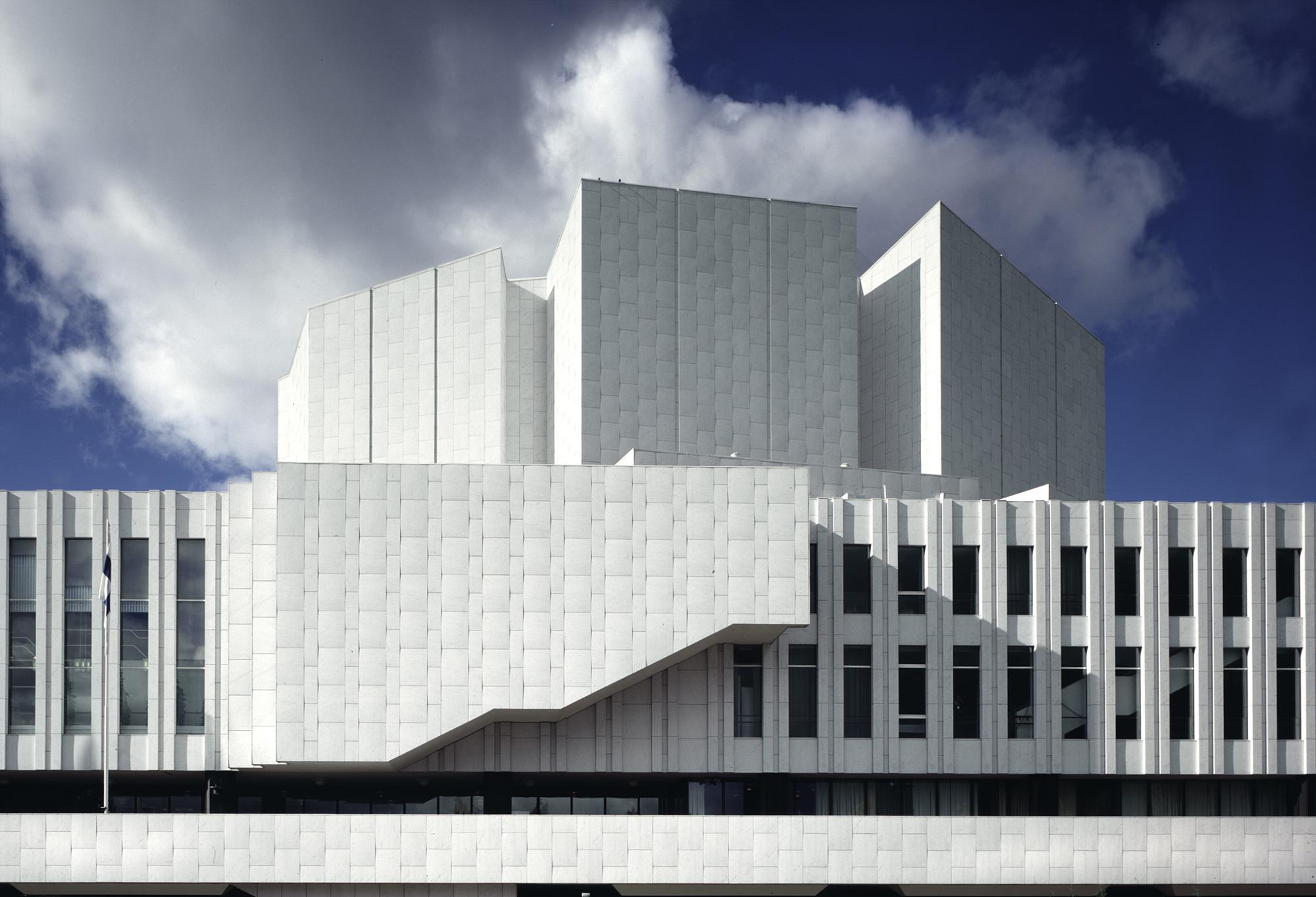 Finlandia -talo, julkisivu. Kuva: Rune Snellman, Alvar Aalto -säätiö.
