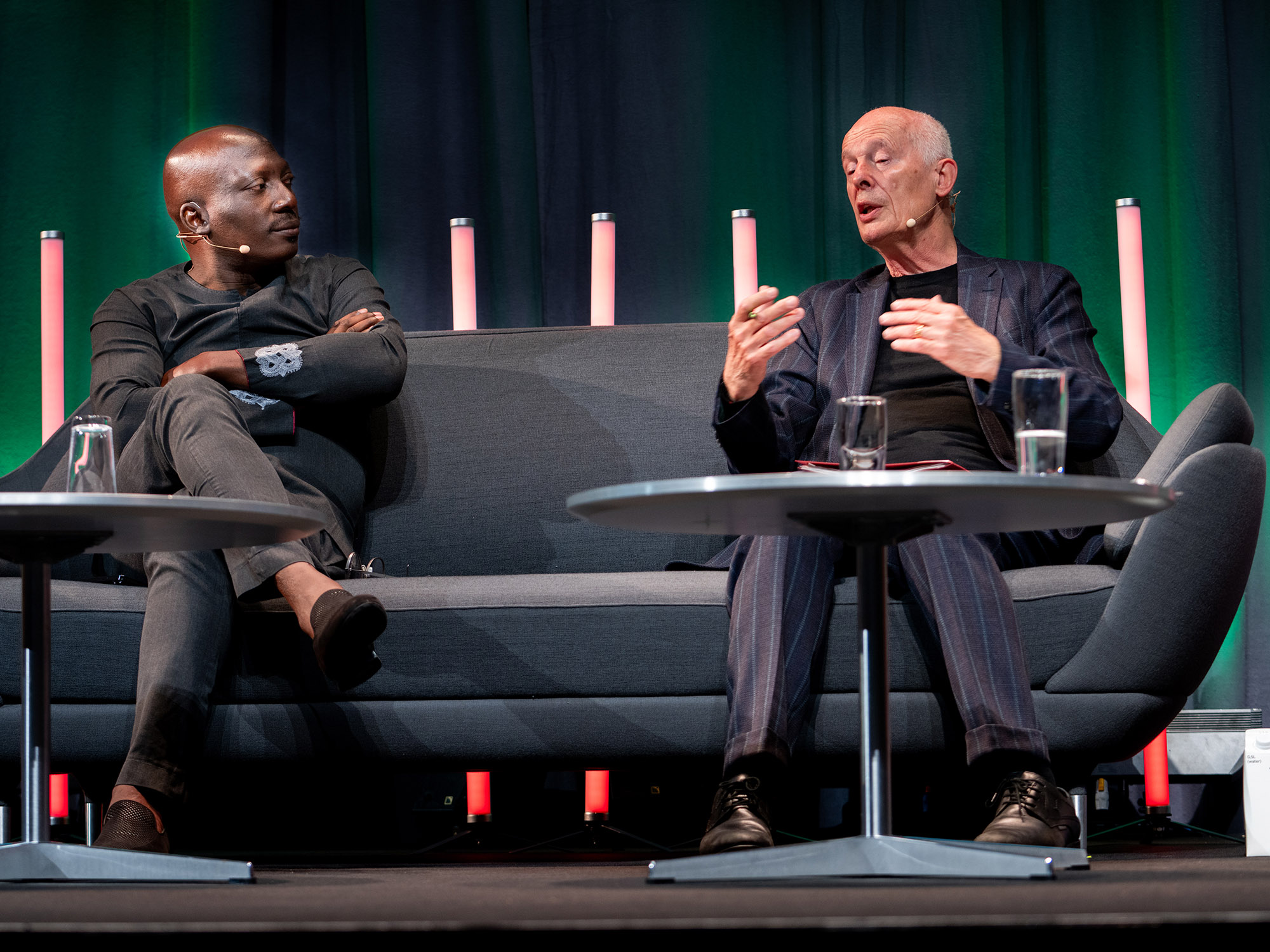 Kunlé Adeyemi ja Hans Joachmi Schellnhuber World Congress of Architects -tapahtumassa.